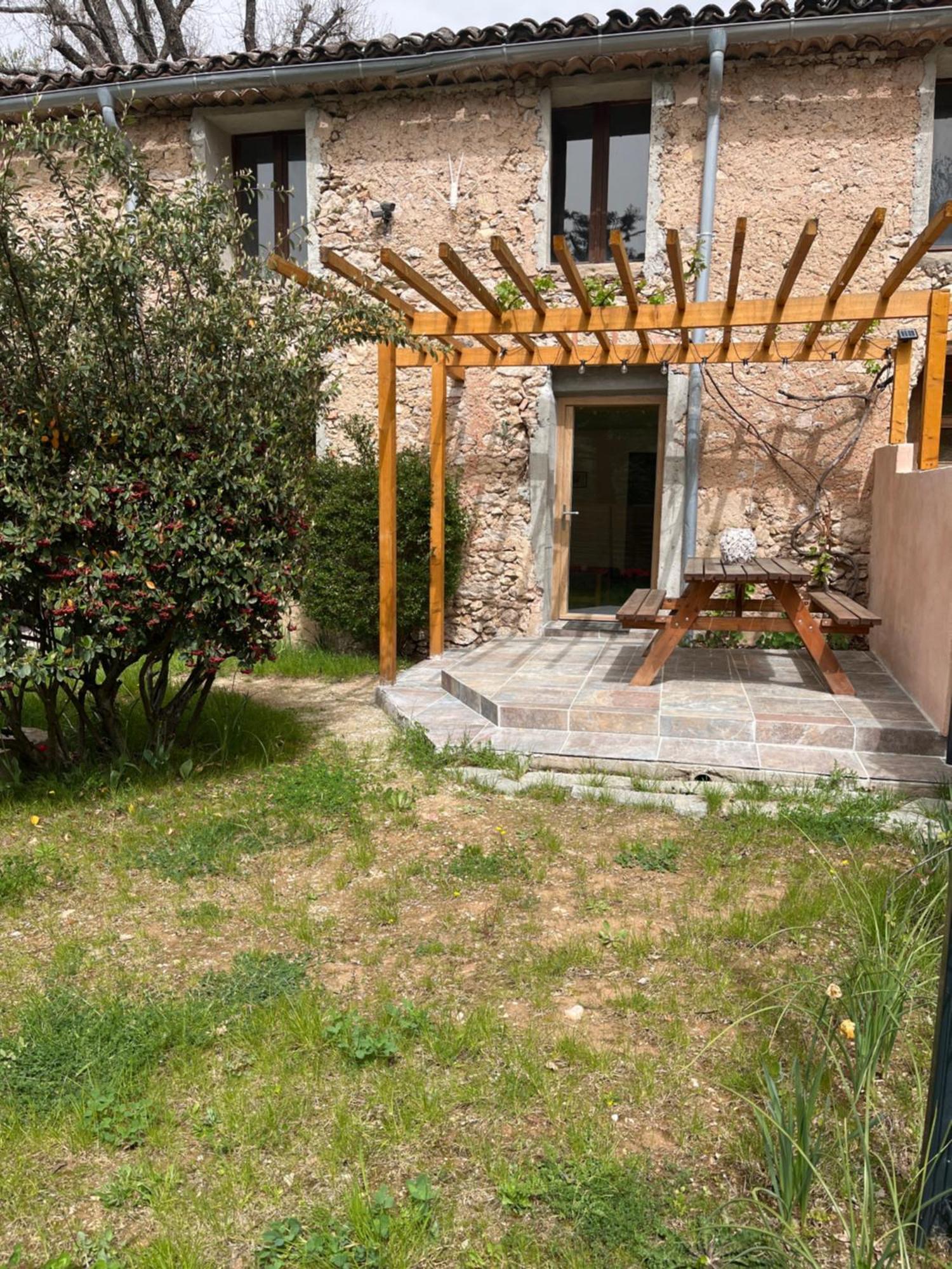 La Bastide Aux Iris - Les Capucines Lägenhet Villecroze Exteriör bild