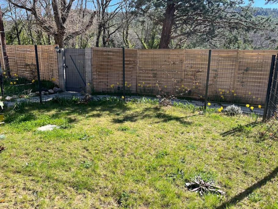 La Bastide Aux Iris - Les Capucines Lägenhet Villecroze Exteriör bild